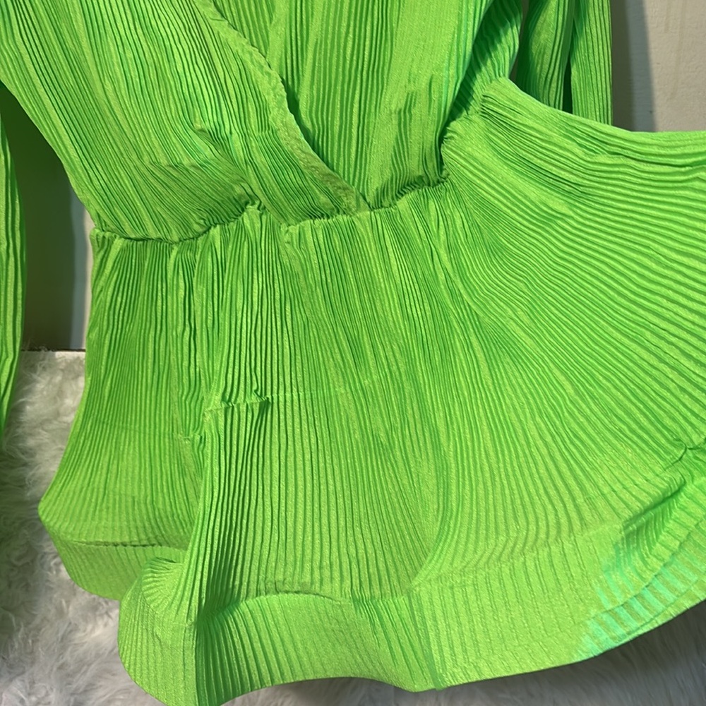 Wo Wo Ruffle Top - Picture 3 of 13